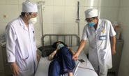 Gã cha dượng đánh con riêng của vợ nhập viện ra đầu thú