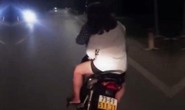 Đôi nam nữ đi xe đánh võng khiến người đi đường hú vía