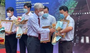 Đến đường Đặng Thúc Vịnh, ông Võ Văn Hoan cảm ơn người dân nhường mặt bằng
