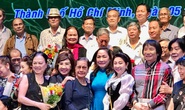 NSND Minh Vương, Lệ Thủy vui mừng gặp lại đồng nghiệp trong ngày trao giải thưởng sân khấu Việt Nam
