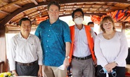 Đại sứ Mỹ tại Việt Nam Marc Knapper thăm Cần Thơ, đi thuyền trên sông Hậu