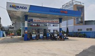 Nhân viên cây xăng ở Hóc Môn bất ngờ bị đâm gục