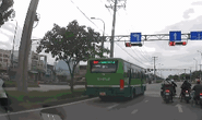 CLIP xe buýt lao như tên bắn ở TP HCM, CSGT nói gì?