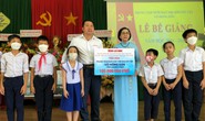 Trao 100 triệu đồng học bổng cho Trung tâm Nuôi dạy trẻ khuyết tật Võ Hồng Sơn