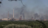 Cháy nhà máy hóa chất, hàng trăm lính Ukraine mắc kẹt?