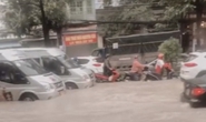 Nhiều nơi ngập nặng sau mưa lớn, nước chảy xiết như suối
