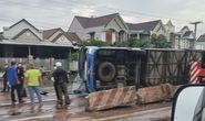 Lật xe khách trên Quốc lộ 1, nhiều người hoảng loạn kêu cứu, 1 phụ nữ tử nạn