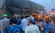 Hai mẹ con gặp nạn thương tâm sau khi va chạm xe container trên Quốc lộ 1
