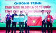 Trao tặng tỉnh Quảng Ninh 30.000 lá cờ Tổ quốc