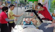 Thịt heo, gà vẫn quẩn quanh sân nhà