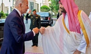 Vì sao ông Joe Biden bất đắc dĩ bắt tay với Thái tử Ả Rập Saudi?