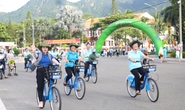 Sáng cuối tuần đạp xe, ngắm dù lượn tại Côn Đảo