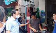 Bí thư Nguyễn Văn Nên đến tận nhà thăm hỏi người dân ở Bình Tân