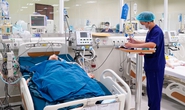 Bé trai 10 tuổi đuối nước khi chơi ở bể bơi cùng gia đình