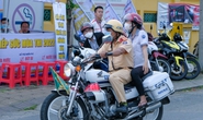 Đang tuần tra, CSGT chở thí sinh về nhà lấy giấy báo dự thi
