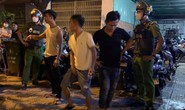 Mâu thuẫn gia đình, chồng rủ bạn nhậu đuổi đánh vợ