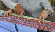 Giá vàng hôm nay 18-8: Áp lực từ USD, vàng lao xuống dốc