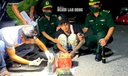 Bộ đội biên phòng vây bắt thanh niên đi xe máy chở 2kg ma túy đá