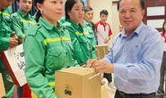 Niềm vui bất ngờ đến với hàng trăm công nhân vệ sinh vào ngày 10-1