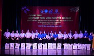 Tặng quà cho 1.000 sinh viên không về quê đón Tết
