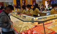Giá vàng hôm nay 18-1: Trong nước tăng mạnh dù giá vàng thế giới lao xuống
