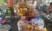 Bà nội trợ bất ngờ với giá cả đồ cúng Thần Tài