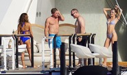 Leonardo DiCaprio khởi động 2023 bên các người đẹp diện bikini