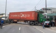 Tai nạn liên hoàn giữa 2 xe đầu kéo với 1 ôtô và xe máy làm 2 người thương vong