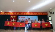 Trao 10.000 lá cờ Tổ quốc và 70 suất quà, học bổng tại Quảng Nam
