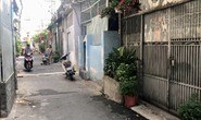 Clip: Đôi nam nữ áp sát giật dây chuyền một phụ nữ đứng trước cửa nhà