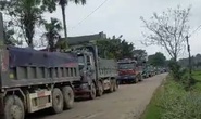 Người dân chặn đoàn xe tải chở đất làm cao tốc Bắc - Nam