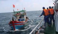 Cảnh sát biển cấp cứu thuyền viên bị tai biến trên biển