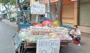 TP HCM: Trứng gà giá rẻ đổ ra đường