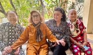 Kỳ nữ Kim Cương động viên 7 nghệ sĩ lão thành dọn nhà mới