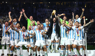 Messi tặng 35 iPhone mạ vàng cho đồng đội tuyển Argentina