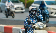 Người dân kín mít như Ninja trong ngày nắng nóng 35 độ C