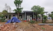 Biến hành lang đê thành đất vàng xây nhà hàng, biệt phủ