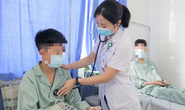 Bốn học sinh nhập viện cấp cứu sau 1 giờ hút thuốc lá điện tử