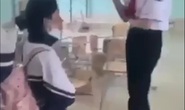 Xôn xao clip 15 giây ghi lại cảnh nữ sinh ép bạn quỳ và ra tay dạy dỗ