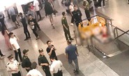 Người đàn ông nước ngoài bất ngờ rơi từ tầng 3 sảnh sân bay Nội Bài