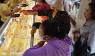 Giá vàng hôm nay 18-5: USD tăng giá, vàng tiếp tục đi xuống