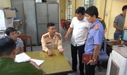 Điều khiển xe máy vừa trộm cắp, 4 thiếu niên tông vào CSGT