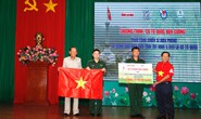 Tặng cờ Tổ quốc, trao học bổng ở vùng biên Tây Ninh