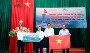 Trao 10.000 lá cờ Tổ quốc và 250 triệu đồng học bổng tại Nghệ An