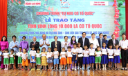 Trao 10.000 lá cờ Tổ quốc và 100 suất kinh phí hỗ trợ học tập tại vùng đất học Vĩnh Long