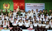 Niềm vui của 100 học sinh đồng bào dân tộc thiểu số ở Sóc Trăng