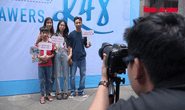 Cả gia đình cùng tân sinh viên đến trường ngày nhập học