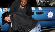 Ca sĩ Kanye West đánh “túi bụi” tay săn ảnh