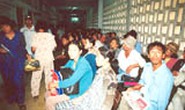 Người có thẻ BHYT phàn nàn thời gian chờ khám bệnh