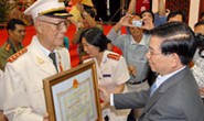 Trao tặng Huân chương Sao vàng cho Đại tướng Mai Chí Thọ